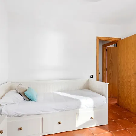 Artistic Beachfront With Ocean Views Radazul
