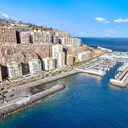 Artistic Beachfront With Ocean Views Apartmán